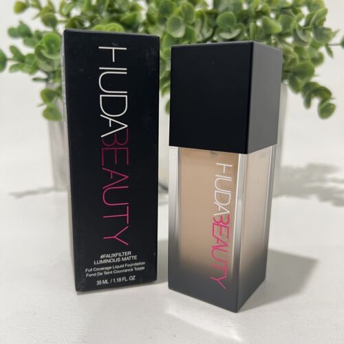 Huda Beauty Makeup Foundationc